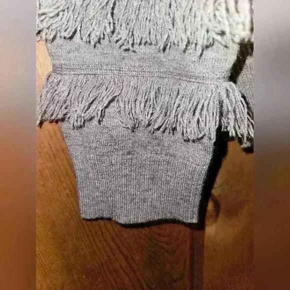 THML Grey‎ Fringe Sweater Size Small - Picture 2 of 5